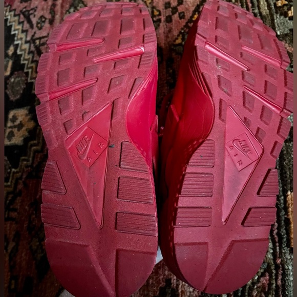 Nike Air Huaraches. Size 9. Worn twice. - Picture 4 of 5